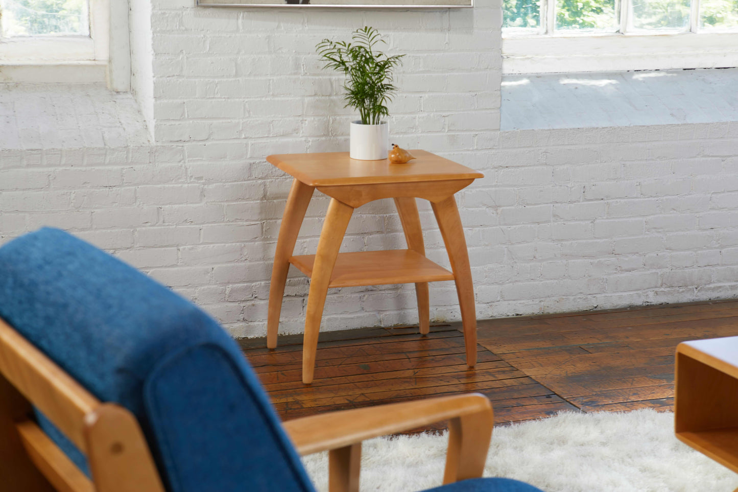 M 993 Lamp Table with Shelf